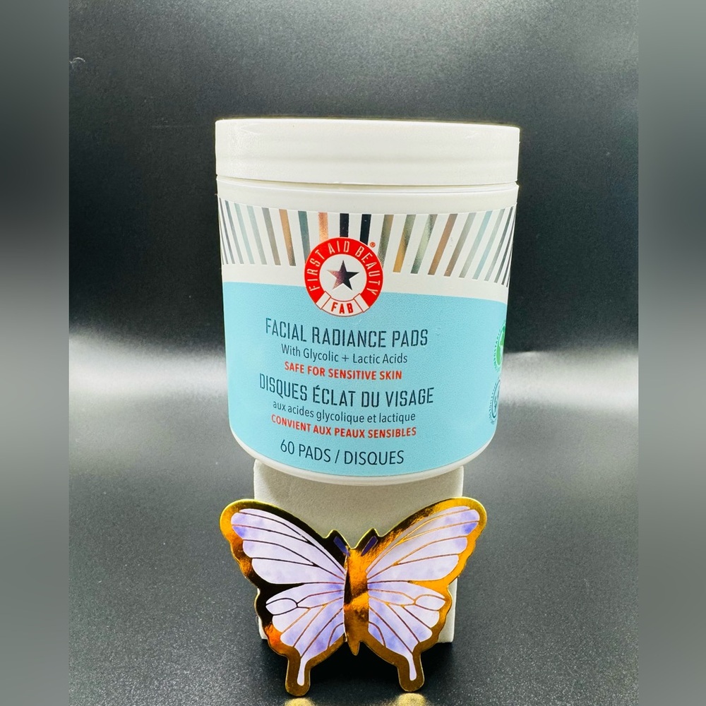 First Aid Beauty Facial Radiance Pads with Glycolic + Lactic Acids